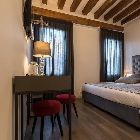 La Loggia Della Luna Konukevi 3*