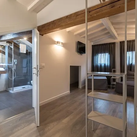 Guest house La Loggia Della Luna 5*