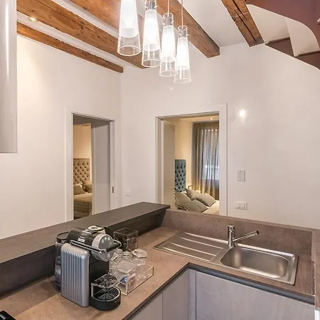 Guest house La Loggia Della Luna 5*